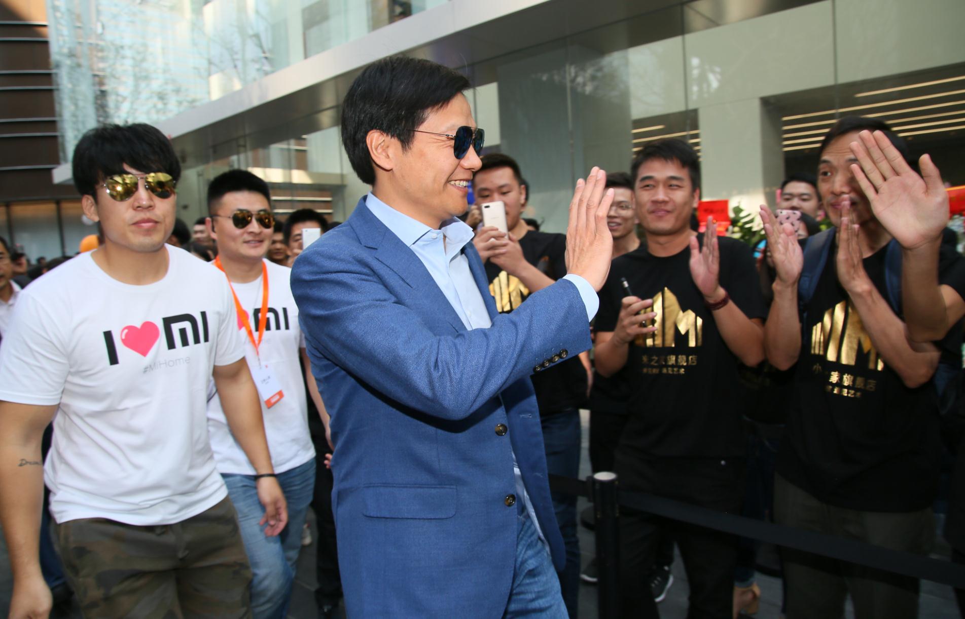 全球首家小米之家旗舰店在深圳开业, MIX2白色