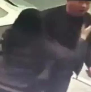 男子下车疯狂一幕！