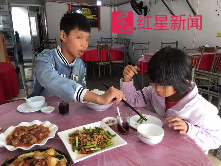父母逼14岁儿子碰瓷 曾跳摔到颅骨骨折都不放过