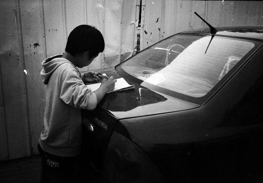 你到底写不写?孩子一篇作业写俩小时,妈妈气