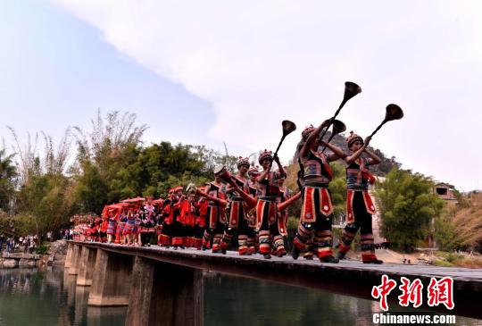 恭城瑶乡再现传统水上瑶族婚嫁习俗229 / 作者:单身汉子 / 帖子ID:238486