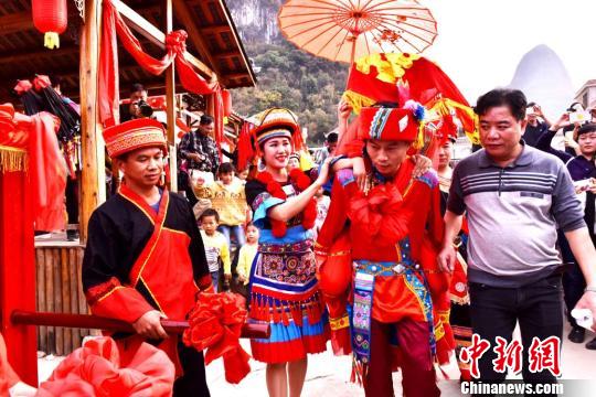 恭城瑶乡再现传统水上瑶族婚嫁习俗824 / 作者:单身汉子 / 帖子ID:238486