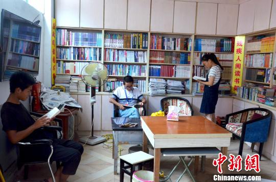 农民攒钱创办农家图书馆 免费对外开放为村民服务