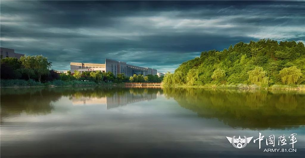 军校最美秋景巡礼第7站:陆军勤务学院