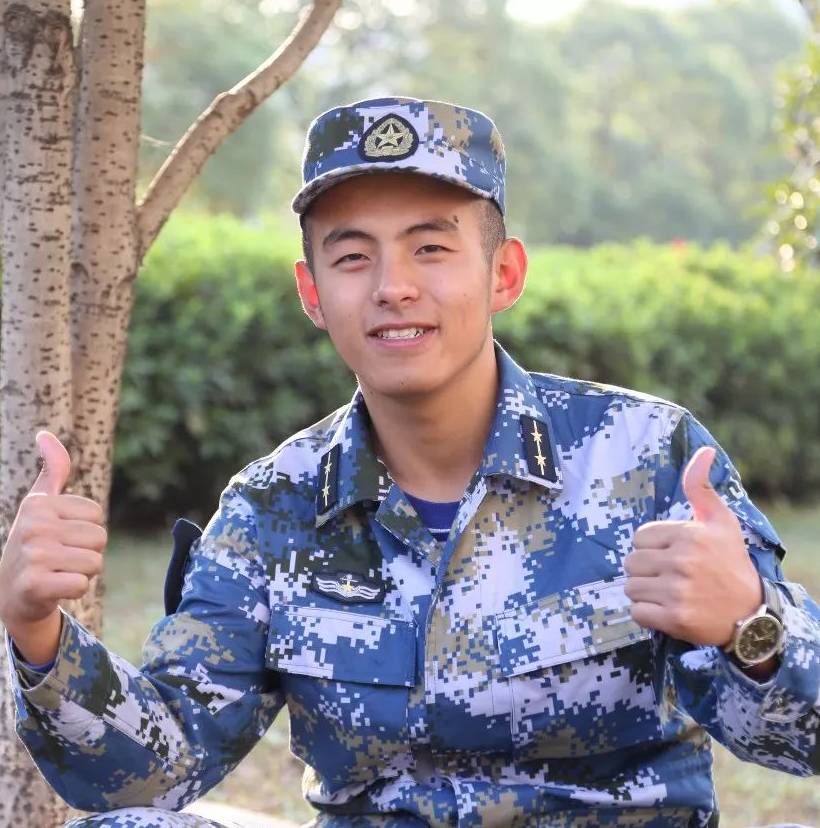 的两位小哥哥竟然选择了尬歌!|小哥哥|精神|军人