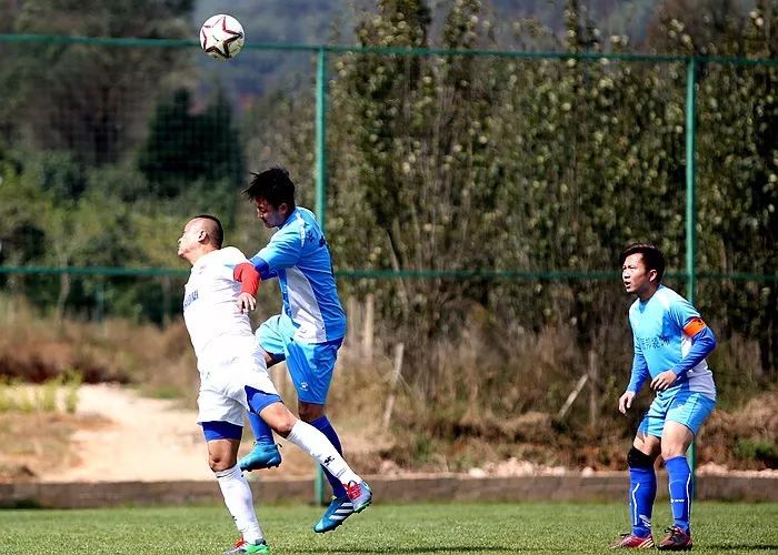 国际范儿!昆明业余足球赛场惊现非洲外援|足球