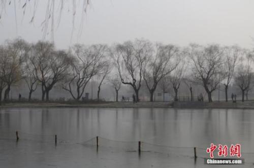 资料图：北京雾霾天。 中新社记者 李慧思 摄