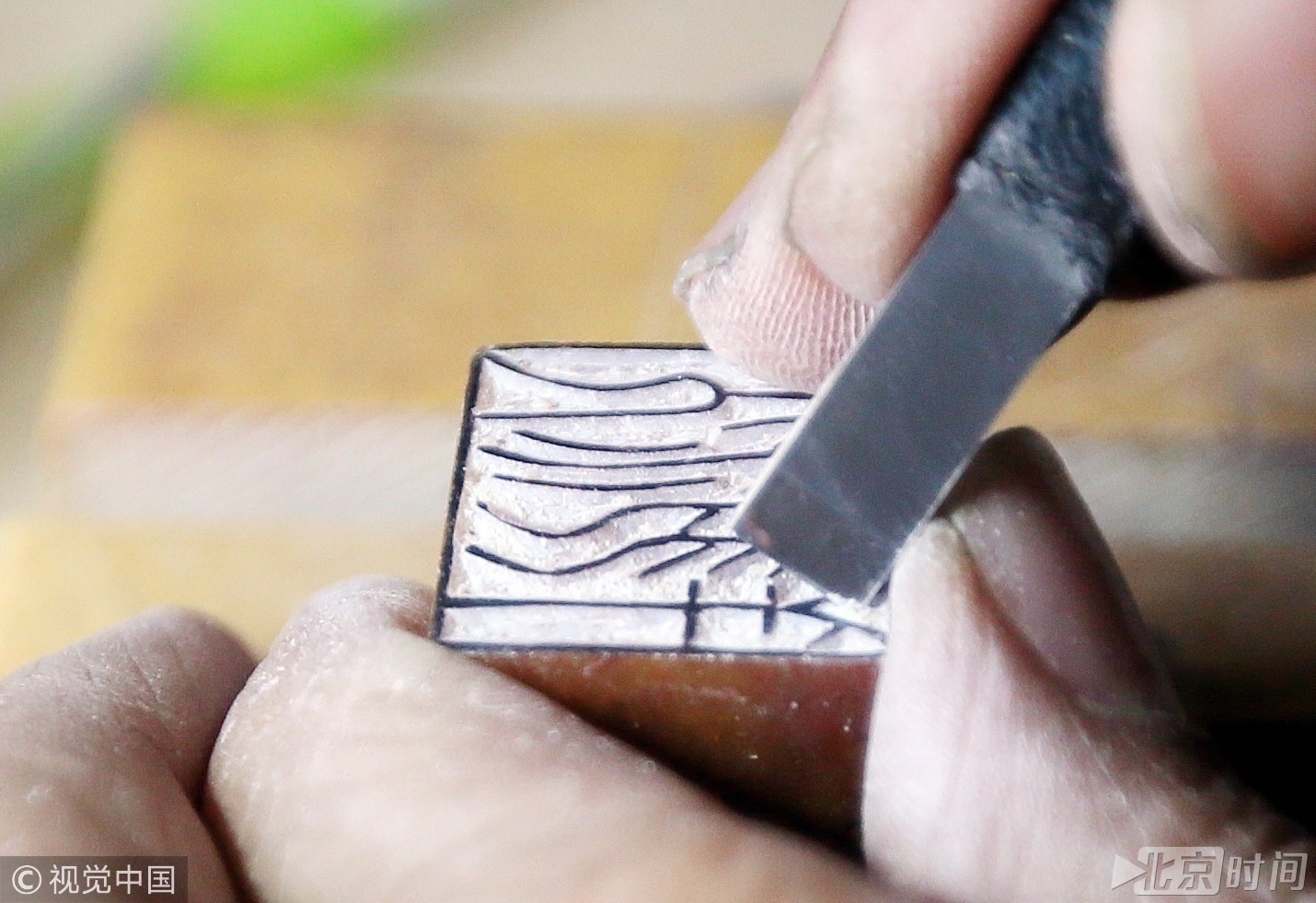 方寸间的工匠精神!痴迷篆刻20年作品走向世界