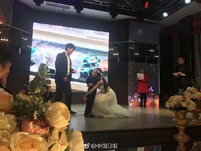 4岁男孩举办婚礼新娘是妈妈 真相令人落泪(图)