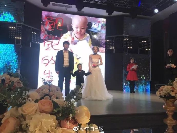 4岁男孩举办婚礼新娘是妈妈 真相令人落泪(图)