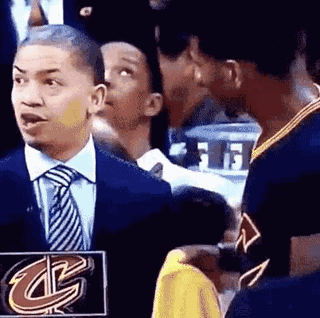 每场坚持不得50 分,那么真的快了 你看末节泰伦卢指挥无计可施,不知道