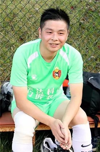 国际范儿!昆明业余足球赛场惊现非洲外援|足球