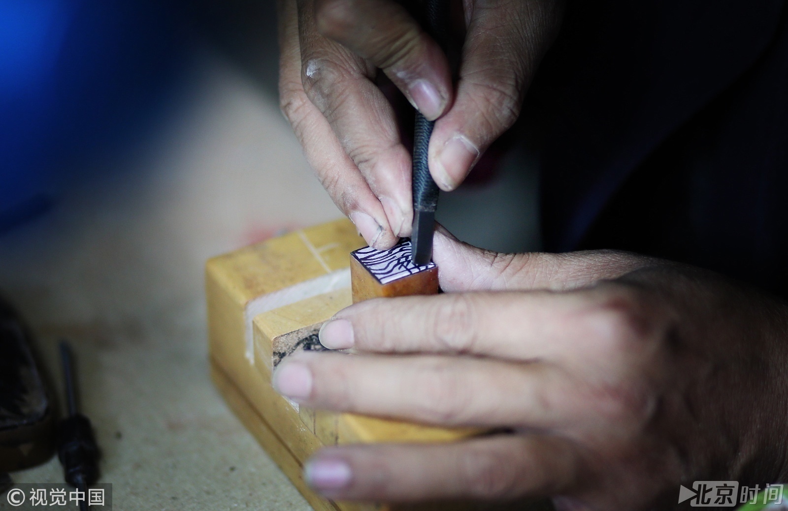 方寸间的工匠精神!痴迷篆刻20年作品走向世界