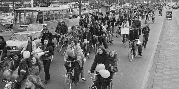 骑行上海｜在中国，自行车的回归晚了40年