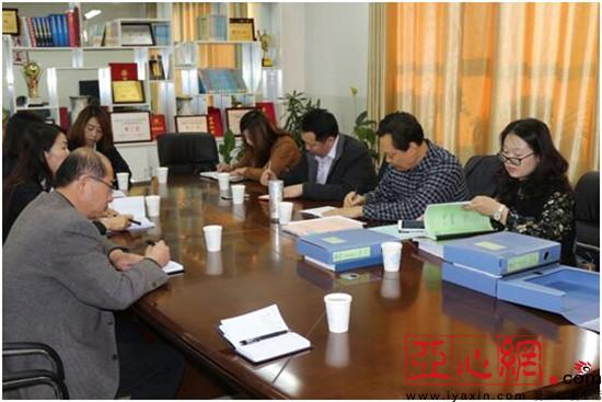 新疆沙湾县第一小学接受自治区示范性家长学校