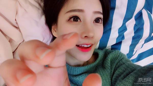 冯提莫晒美照请粉丝取个名字 网友:万花丛中一