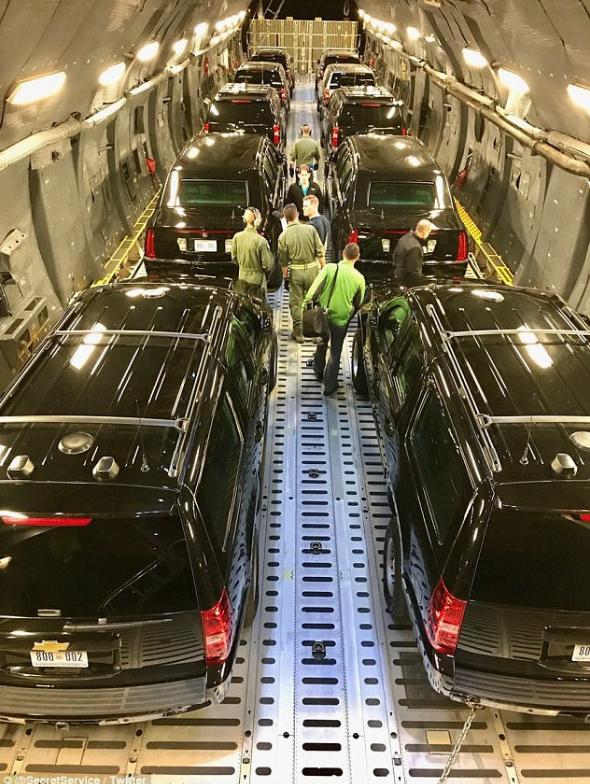 美国特工处公布了总统车队在运输机机舱内的照片（英国《每日邮报》网站）