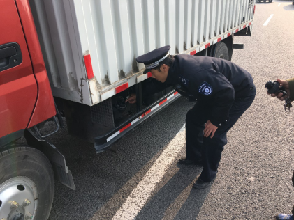 朝阳启动零点行动4300余执法人员检查3100