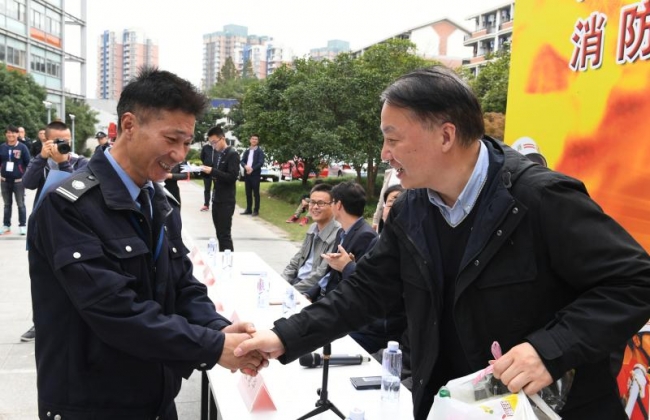 学校举行2017年四平路校区消防应急疏散与自