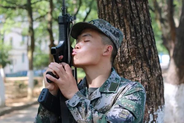 视频 | 这首军营版《我们不一样》,送给新战友!