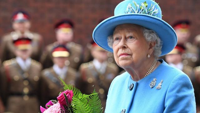 视频 | 天堂文件曝名流避税 推英国女王到风