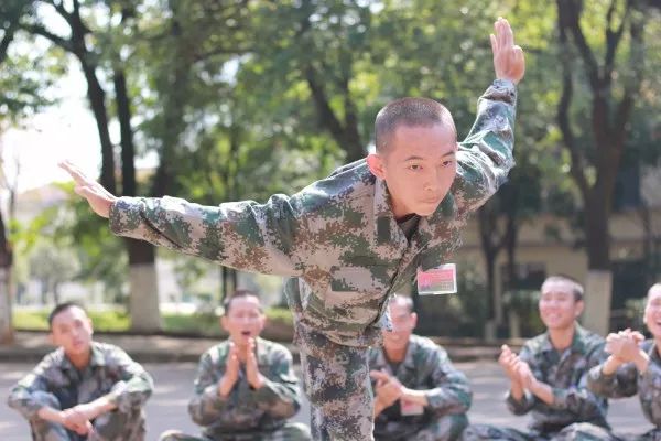 视频 | 这首军营版《我们不一样》,送给新战友!