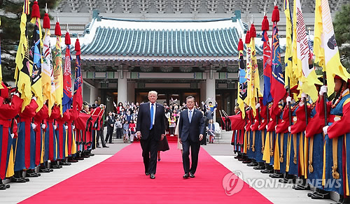 视频|特朗普前往青瓦台与韩国总统文在寅会谈