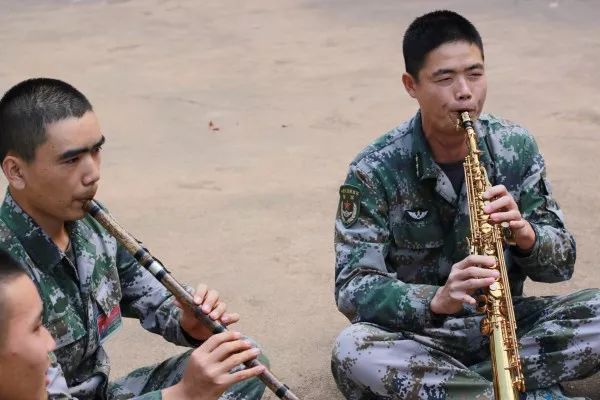 视频 | 这首军营版《我们不一样》,送给新战友!