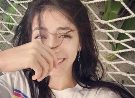 想要ab的眼睛, 迪丽热巴的鼻子!俩闺蜜网购玻尿