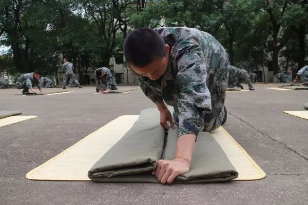 视频 | 这首军营版《我们不一样》,送给新战友!