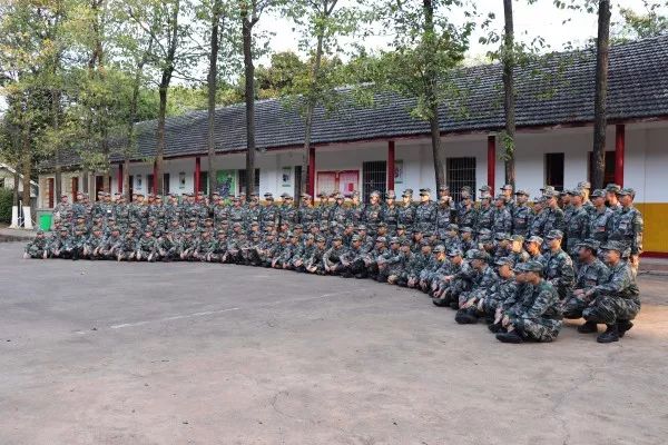 视频 | 这首军营版《我们不一样》,送给新战友!