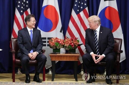 资料图：韩国总统文在寅和美国总统特朗普(图片来源：韩联社)