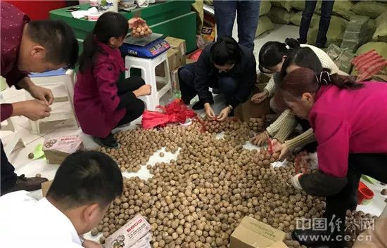 卢氏县脱贫出新招:农产品 触网 农民收入翻两番