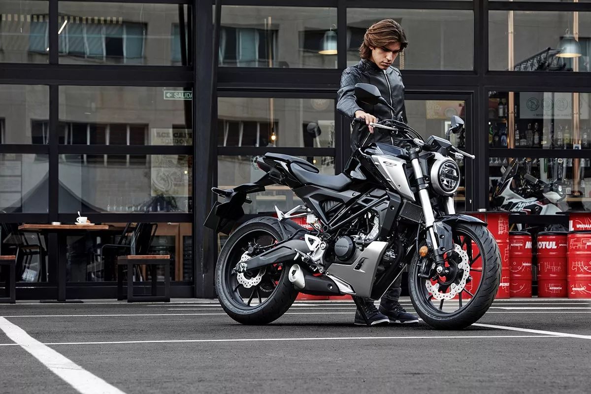 米兰车展本田发3款CB系列车型:CB1000R、C