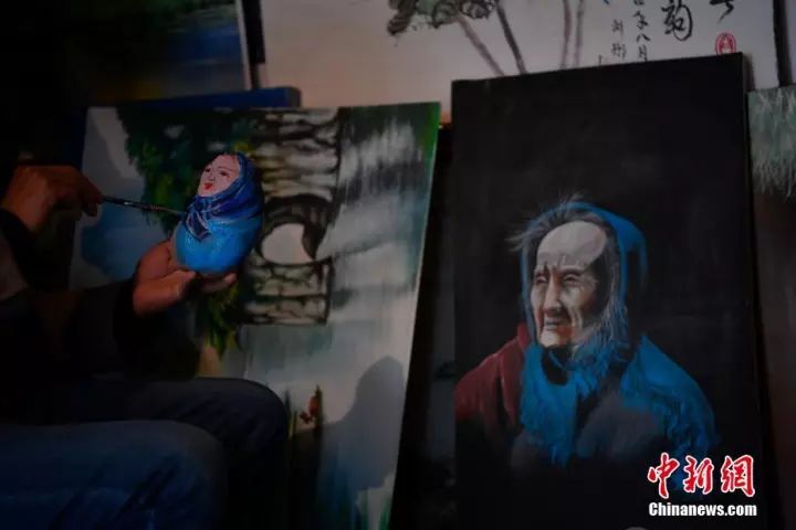 云南农民画家土豆作画成网红|网红|刘海|土豆