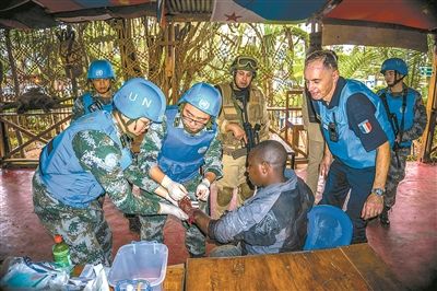 穿越火线!中国蓝盔勇救刚果(金)十余名伤员|穿