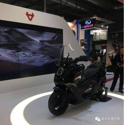 【独家爆料】大阳高照,小牛脱光,轮胎转动,米兰