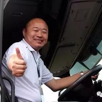 卡车司机背后的心酸，9成司机无法忍受的环境，一碗泡面日行千里