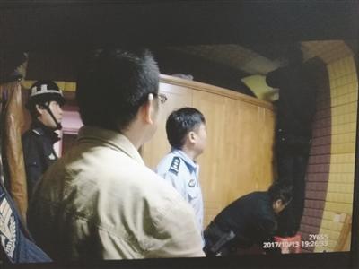 警方現(xiàn)場(chǎng)查獲“震樓神器”。