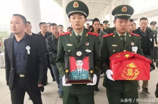 消防烈士鲁信骨灰昨日运回安顺,数千市民自发