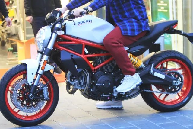 首发!经典怪兽家族新成员:全新杜卡迪Monster 797-新浪汽车