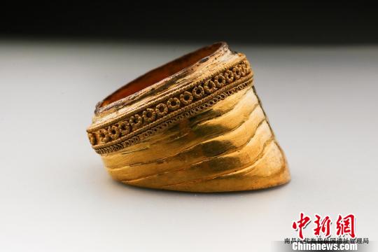 图为金器(马蹄金、麟趾金、墨书金饼),入选理由:汉代高级贵族财富象征及酎金制度的实物见证。(南昌汉代海昏侯国遗址管理局供图)