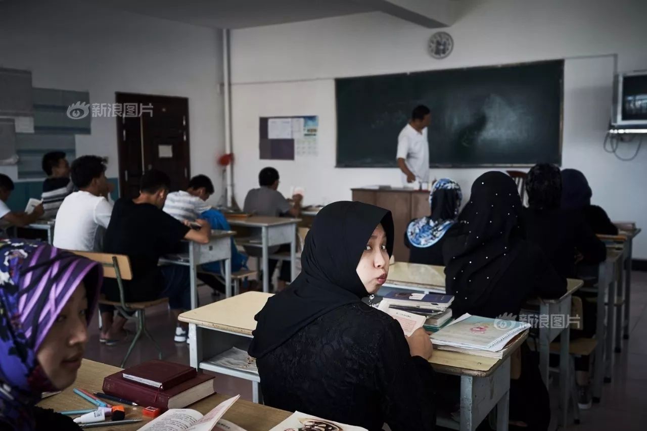 去中东留学，学费3000还很安全丨看见