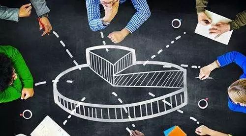 有出的,有进的,开到十字路口的共享汽车未来