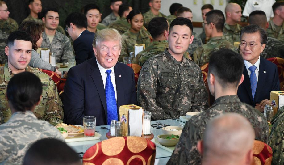 美国总统特朗普抵韩访问直接奔军营