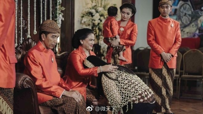 印尼总统女儿出嫁 宴请8千宾客雇佣50辆人力三轮
