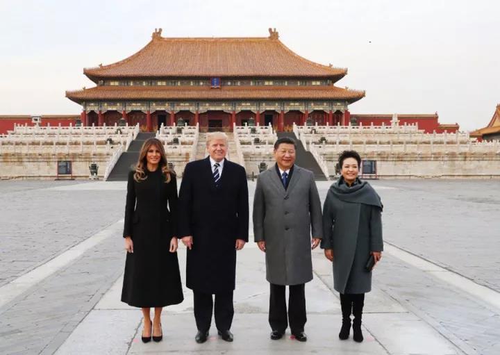 △习近平夫妇与特朗普夫妇在故宫前合影