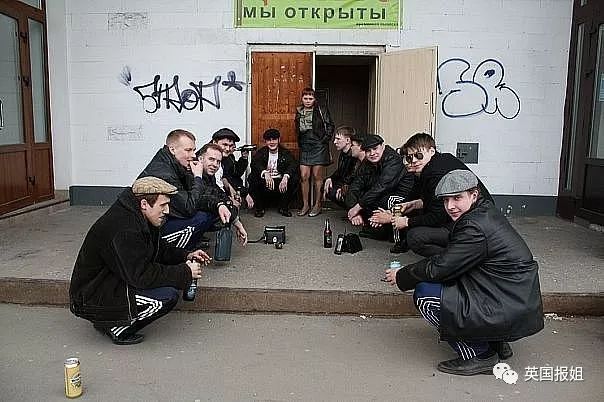 中国蹲完俄罗斯蹲,为啥其他欧美人就蹲不下去?!|夫人|斯拉夫|欧美_新浪新闻