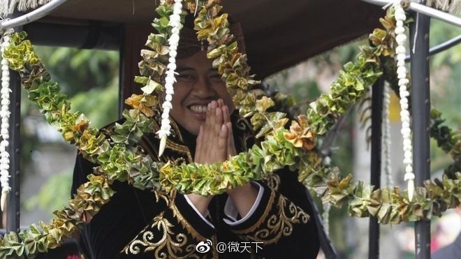 印尼总统女儿出嫁 宴请8千宾客雇佣50辆人力三轮