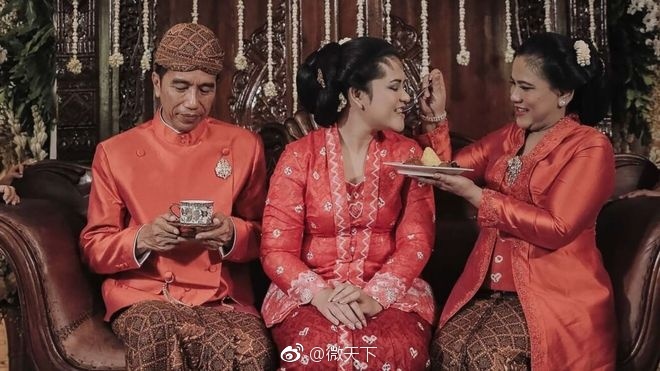 印尼总统女儿出嫁 宴请8千宾客雇佣50辆人力三轮